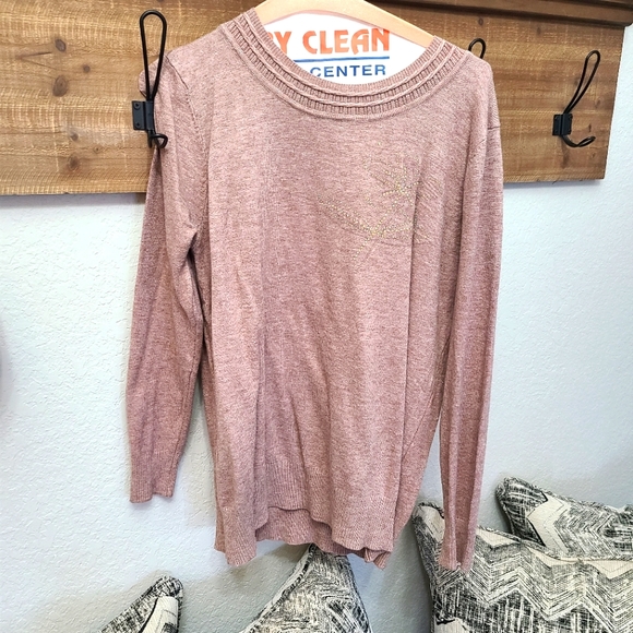 Embroider Sweater - Picture 1 of 3